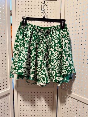 Entro Green Floral Ruffle Tiered Shorts Women's Size M